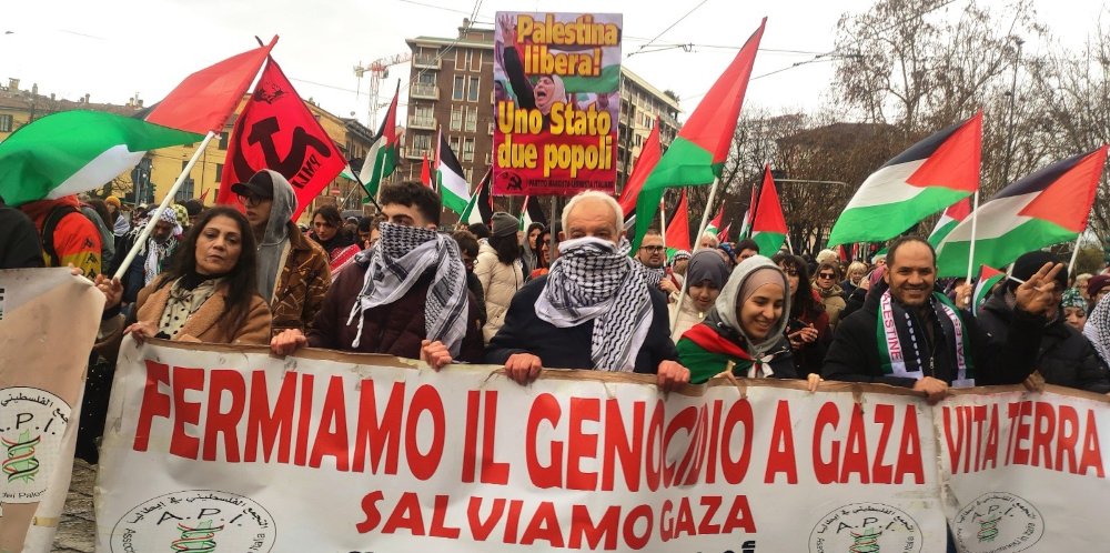 A Milano sfilano in 50 Mila per la libertà della Palestina e contro eccidio del popolo palestinese