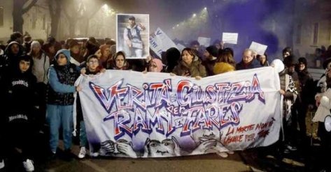 Rivolta alla periferia di Milano per la morte di un giovane di origini egiziane inseguito dai carabinieri