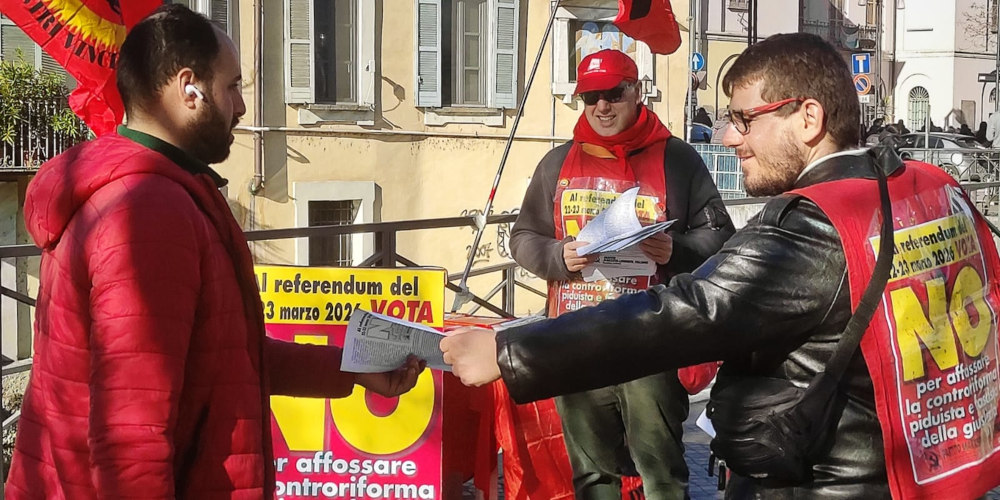 La Squadra marxista-leninista porta il NO tra lavoratori, giovani e migranti a Milano
