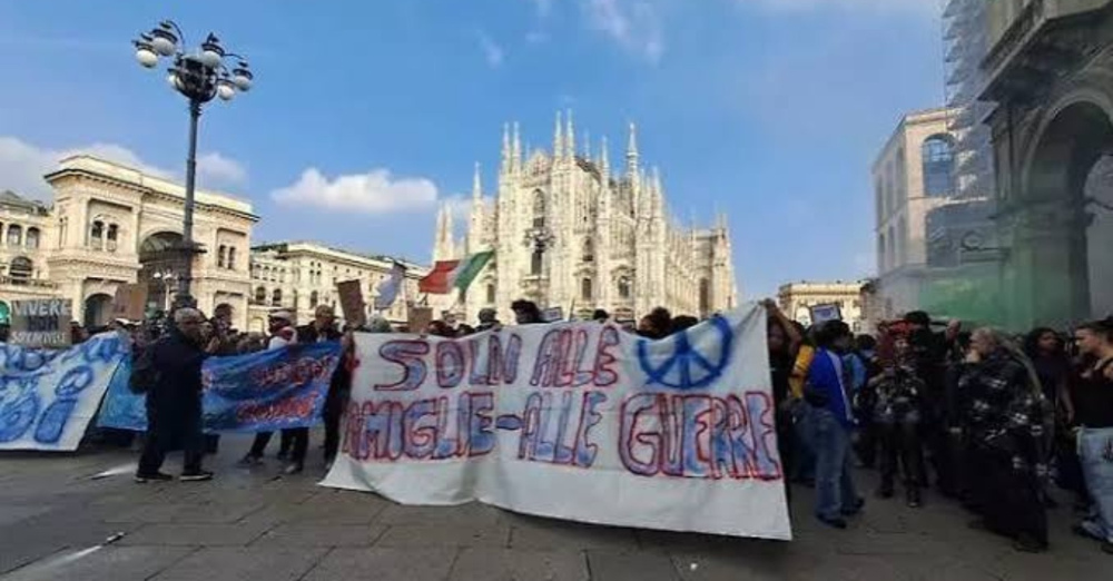 5 mila giovani in piazza a Milano contro carovita, precarietà e governo Meloni