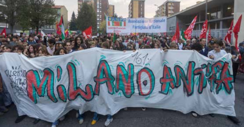 A migliaia in corteo contro la violenza fascista a Milano
